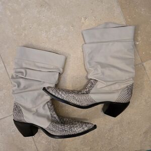 Gray Slouchy Snakeskin Cowboy Boots SZ 7 Euro 37